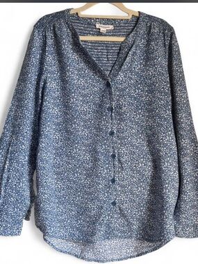 beachlunchlounge Blue and White Floral Smocked blouse